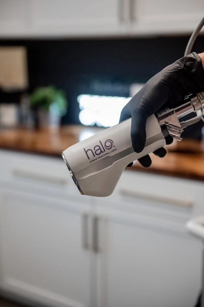 Halo laser treatment device for skin resurfacing, collagen stimulation, and texture improvement